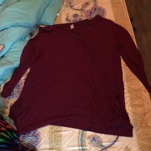 Old Navy maroon shirt